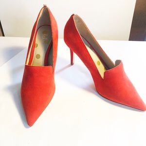 Johnie Boden red suede heels